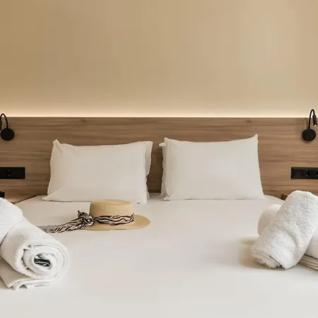 Arya Hotel 3*