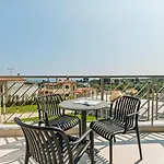 Arya Hotel