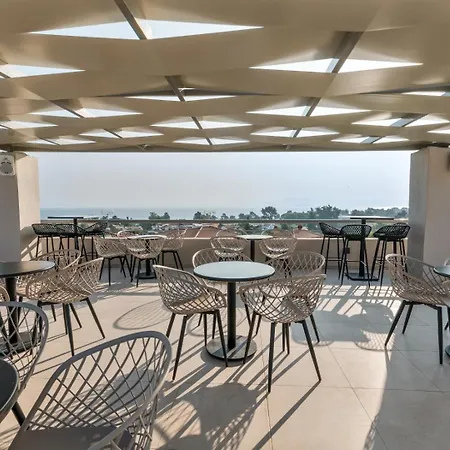 Arya Hotel