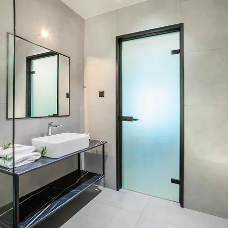 Arya Hotell