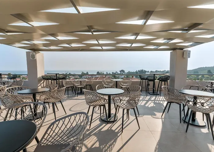 Arya Hotel